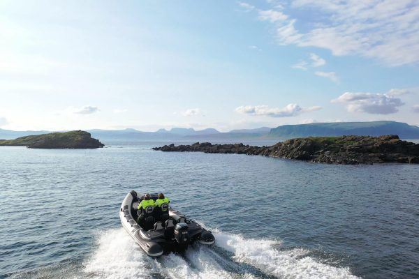 Sailing-to-ian-island